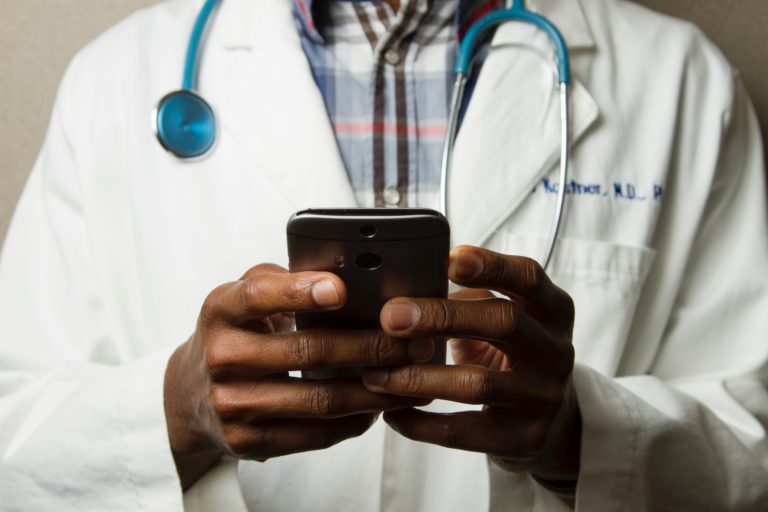 physicians using smartphone